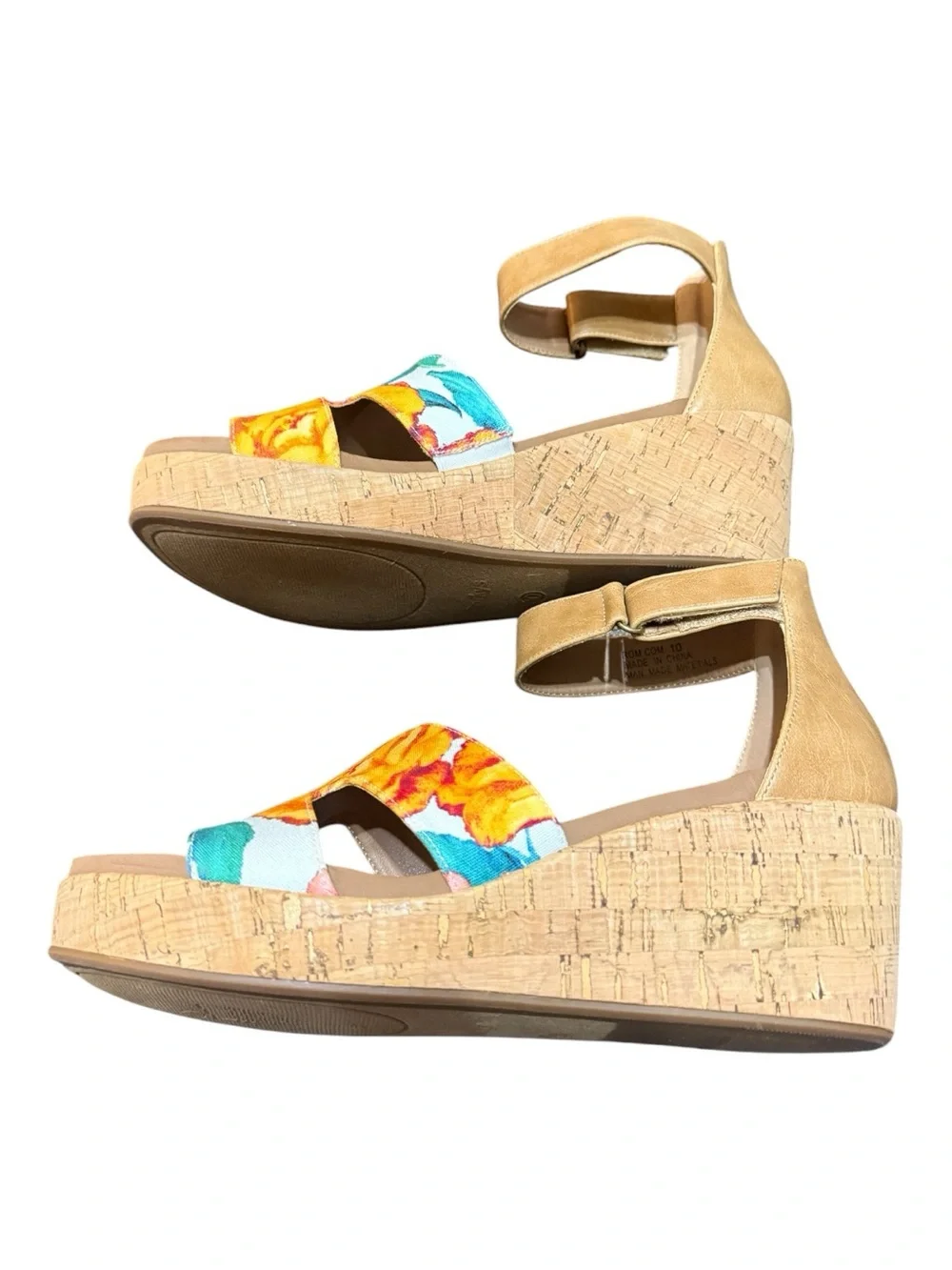 Corkys Rom Com White Floral Wedge Sandals Size 10 NIB